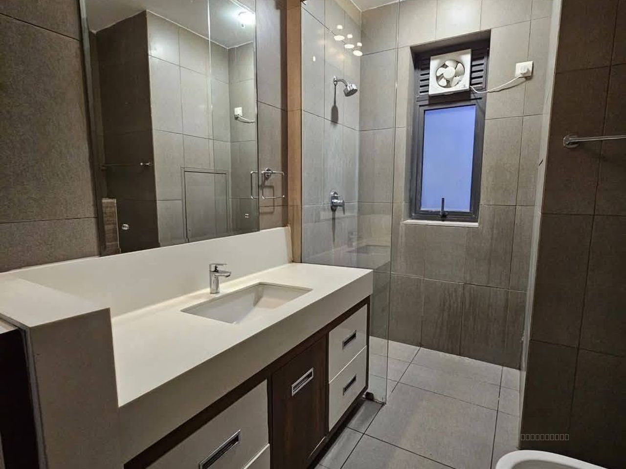 2 BHK Semi-Furnished Apartment for Rent – IREO Skyon, Sector 60, Gurugram — 2 BHK for rent in IREO Skyon, Sector 60, Gurugram, Gurugram — photo 4 of 5